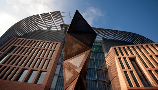 The Queen opens The Francis Crick Institute in London